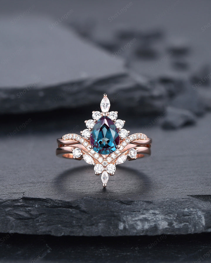 Vintage Alexandrite Halo Wedding Ring Set, Pear Cut Alexandrite Rose Gold Engagement Ring Set, Alexandrite Bridal Set Anniversary Ring - ShainJewelry
