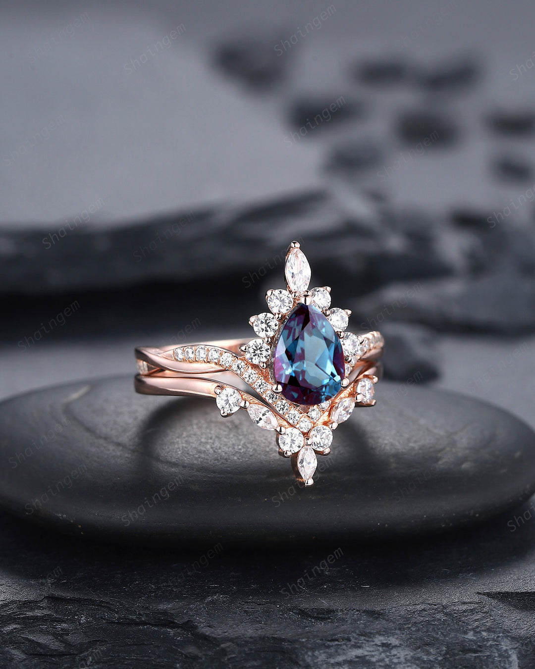 Vintage Alexandrite Halo Wedding Ring Set, Pear Cut Alexandrite Rose Gold Engagement Ring Set, Alexandrite Bridal Set Anniversary Ring - ShainJewelry