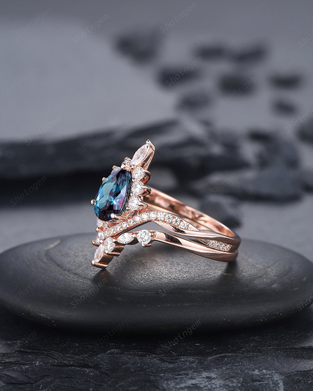 Vintage Alexandrite Halo Wedding Ring Set, Pear Cut Alexandrite Rose Gold Engagement Ring Set, Alexandrite Bridal Set Anniversary Ring - ShainJewelry
