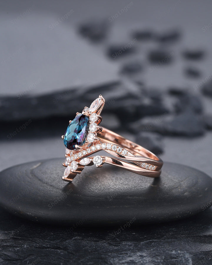 Vintage Alexandrite Halo Wedding Ring Set, Pear Cut Alexandrite Rose Gold Engagement Ring Set, Alexandrite Bridal Set Anniversary Ring - ShainJewelry