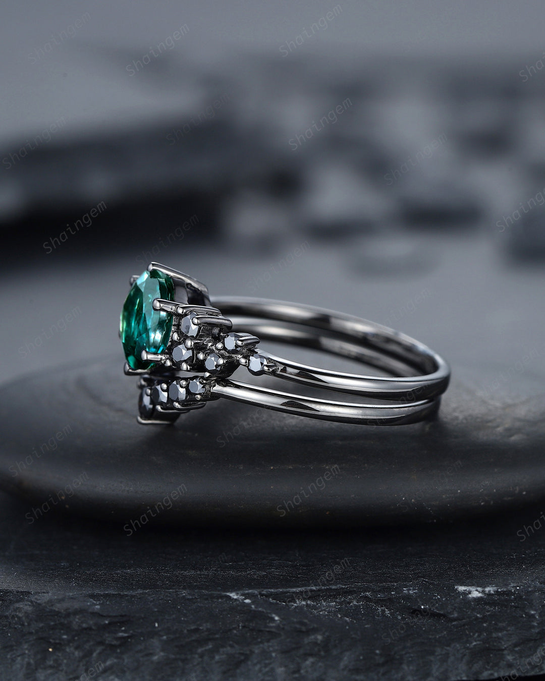 Vintage Black Gold Round Shape Emerald Engagement Ring, Rhodium Black Emerald Wedding Set, Witchy Cluster Emerald Bridal Set Promise Ring - ShainJewelry