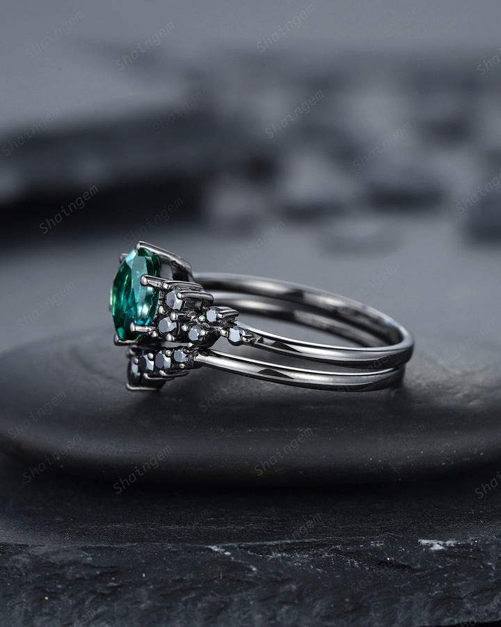 Vintage Black Gold Round Shape Emerald Engagement Ring, Rhodium Black Emerald Wedding Set, Witchy Cluster Emerald Bridal Set Promise Ring - ShainJewelry