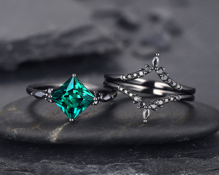 3PCS Vintage Princess Cut Emerald Black Engagement Ring Set, Gothic Black Rhodium Emerald Bridal Set, Black Promise Ring, Black Wedding Ring - ShainJewelry
