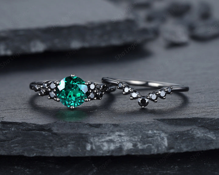 Vintage Black Gold Round Shape Emerald Engagement Ring, Rhodium Black Emerald Wedding Set, Witchy Cluster Emerald Bridal Set Promise Ring - ShainJewelry
