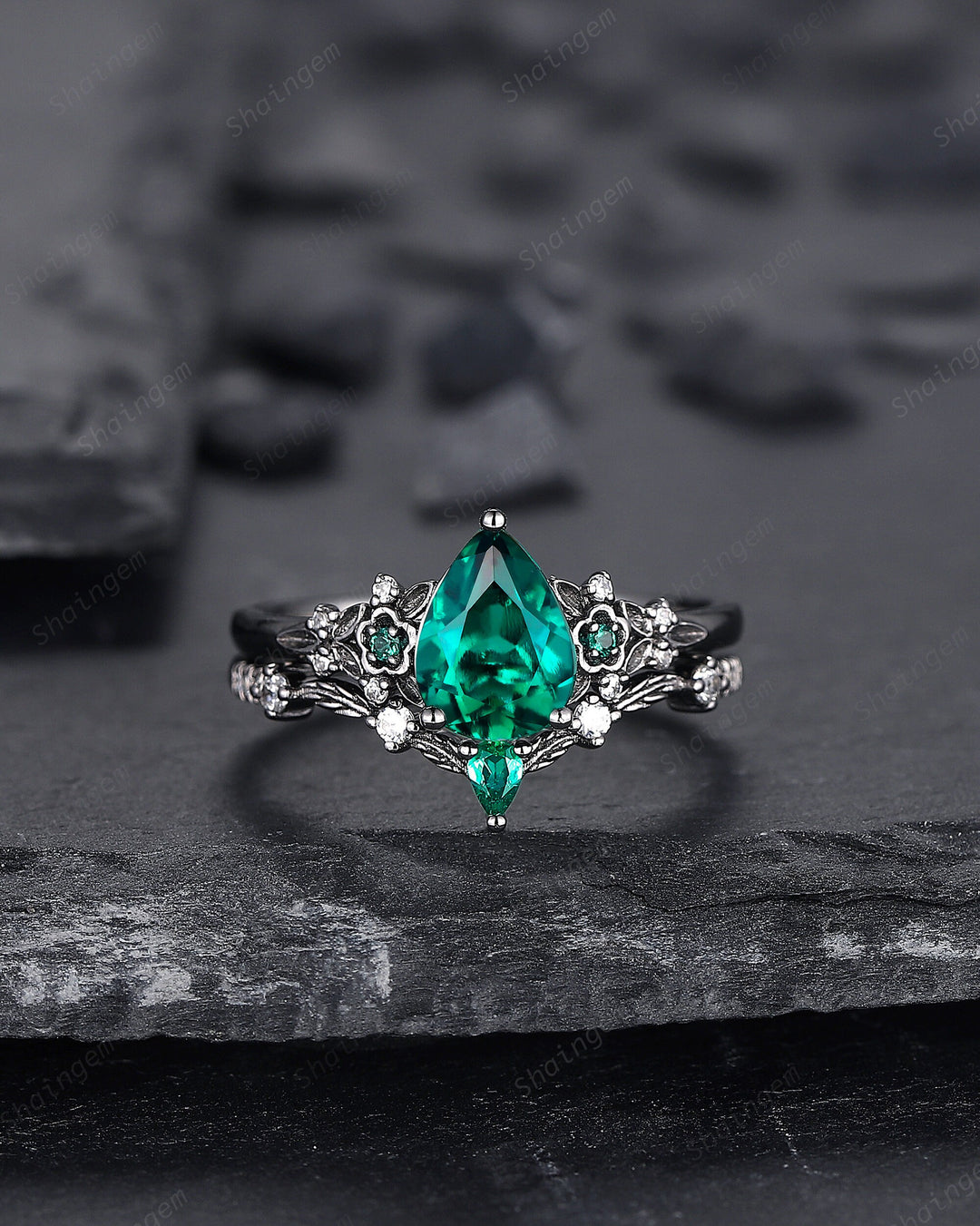 Vintage Black Gold Pear Shape Emerald Engagement Ring, Rhodium Black Emerald Wedding Set, Witchy Bridal Set Promise Ring Black Floral Ring - ShainJewelry
