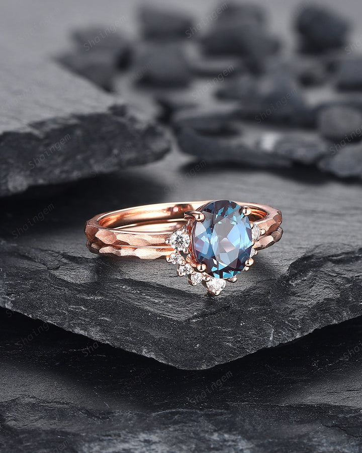 Unique Hammered Alexandrite Engagement Ring Set, Hand Forged 14K 18K Rose Gold Oval Shape Alexandrite Wedding Bridal Set Promise Ring Gift - ShainJewelry