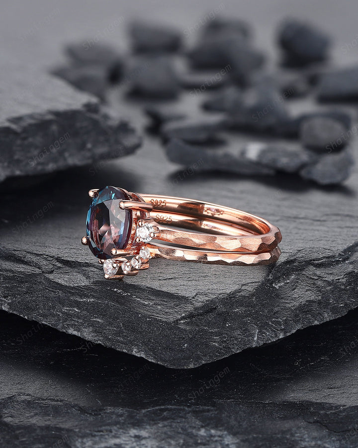 Unique Hammered Alexandrite Engagement Ring Set, Hand Forged 14K 18K Rose Gold Oval Shape Alexandrite Wedding Bridal Set Promise Ring Gift - ShainJewelry