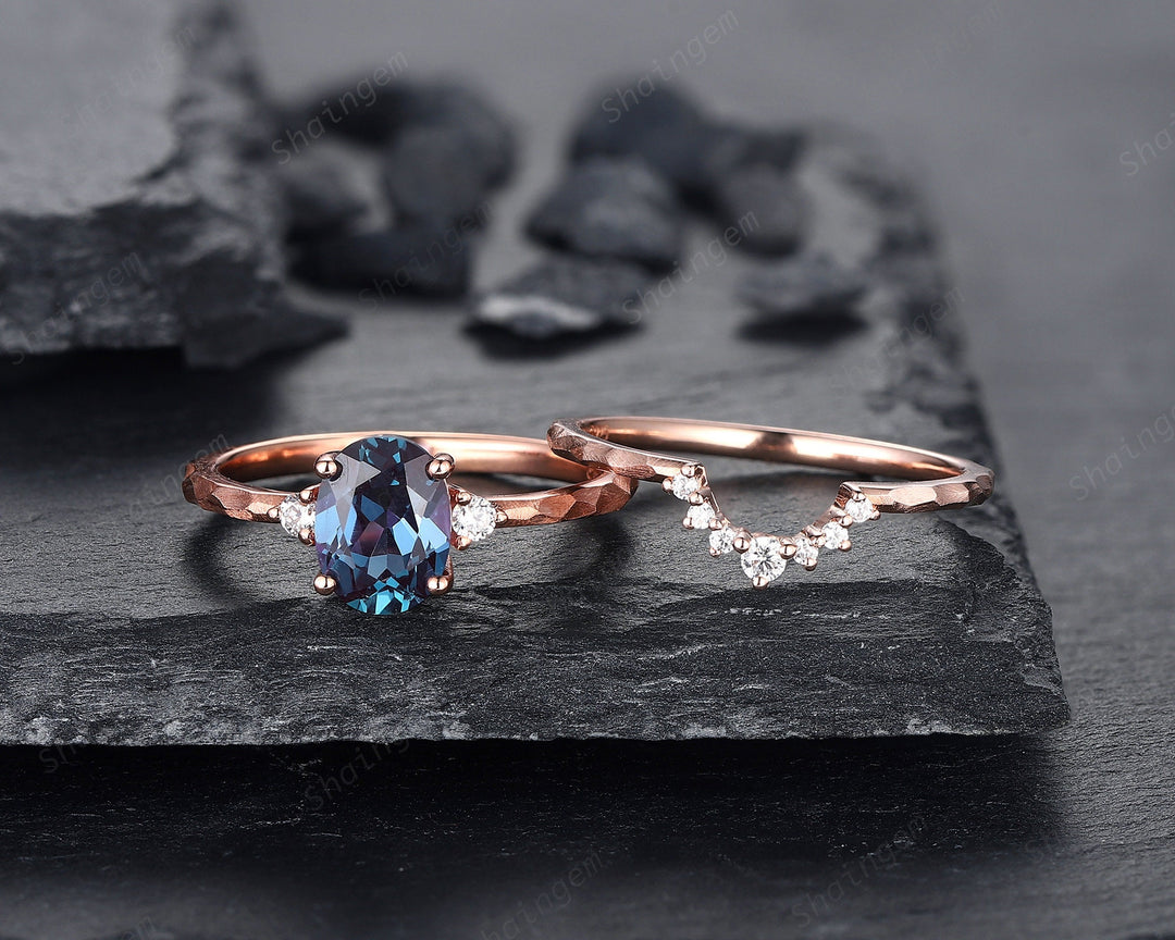 Unique Hammered Alexandrite Engagement Ring Set, Hand Forged 14K 18K Rose Gold Oval Shape Alexandrite Wedding Bridal Set Promise Ring Gift - ShainJewelry