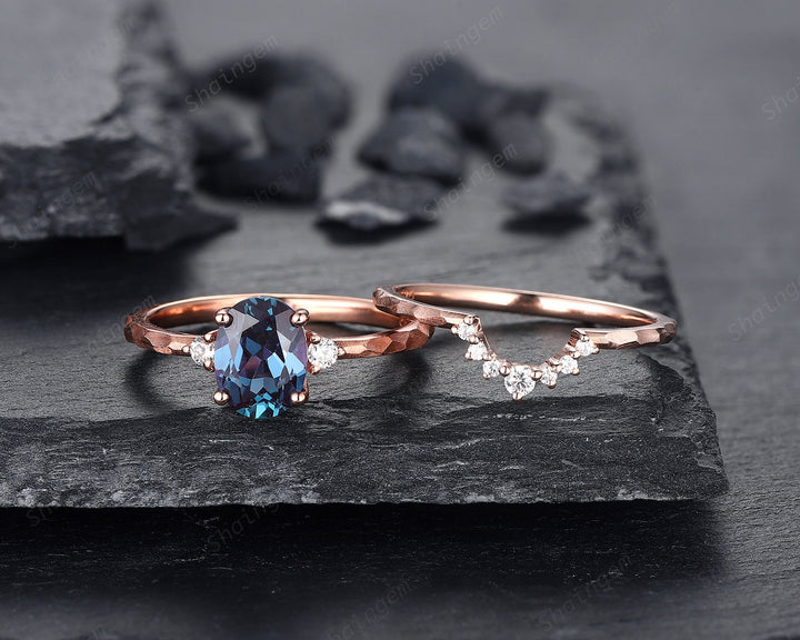 Unique Hammered Alexandrite Engagement Ring Set, Hand Forged 14K 18K Rose Gold Oval Shape Alexandrite Wedding Bridal Set Promise Ring Gift - ShainJewelry