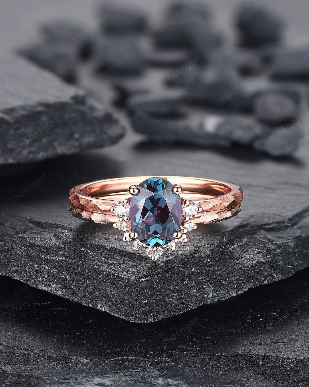 Unique Hammered Alexandrite Engagement Ring Set, Hand Forged 14K 18K Rose Gold Oval Shape Alexandrite Wedding Bridal Set Promise Ring Gift - ShainJewelry