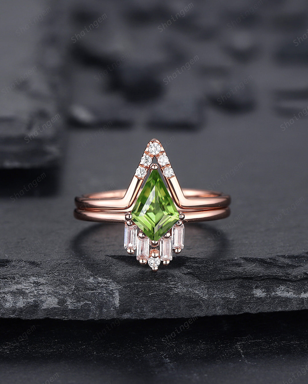 Vintage Kite Cut Peridot Engagement Ring Set, V Shape 14K Rose Gold Peridot Promise Ring, Green Peridot Bridal Set, Wedding Ring for Women - ShainJewelry