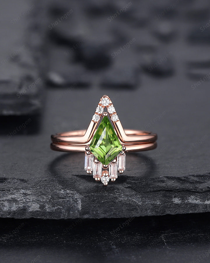 Vintage Kite Cut Peridot Engagement Ring Set, V Shape 14K Rose Gold Peridot Promise Ring, Green Peridot Bridal Set, Wedding Ring for Women - ShainJewelry
