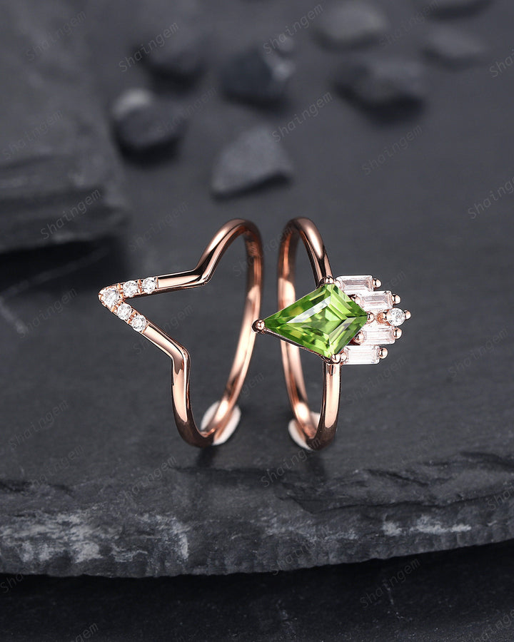 Vintage Kite Cut Peridot Engagement Ring Set, V Shape 14K Rose Gold Peridot Promise Ring, Green Peridot Bridal Set, Wedding Ring for Women - ShainJewelry