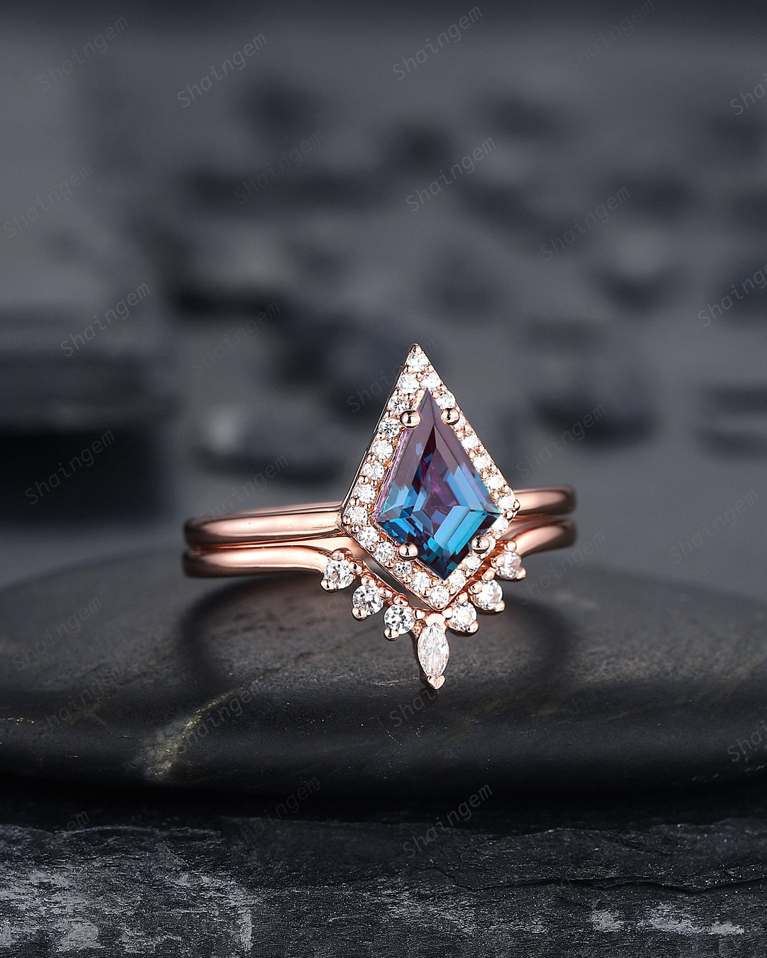 Vintage Kite Cut Alexandrite Engagement Ring Set, V Shape 14K Rose Gold Alexandrite Promise Wedding Ring, Art Deco Bridal Set Gift for Women - ShainJewelry