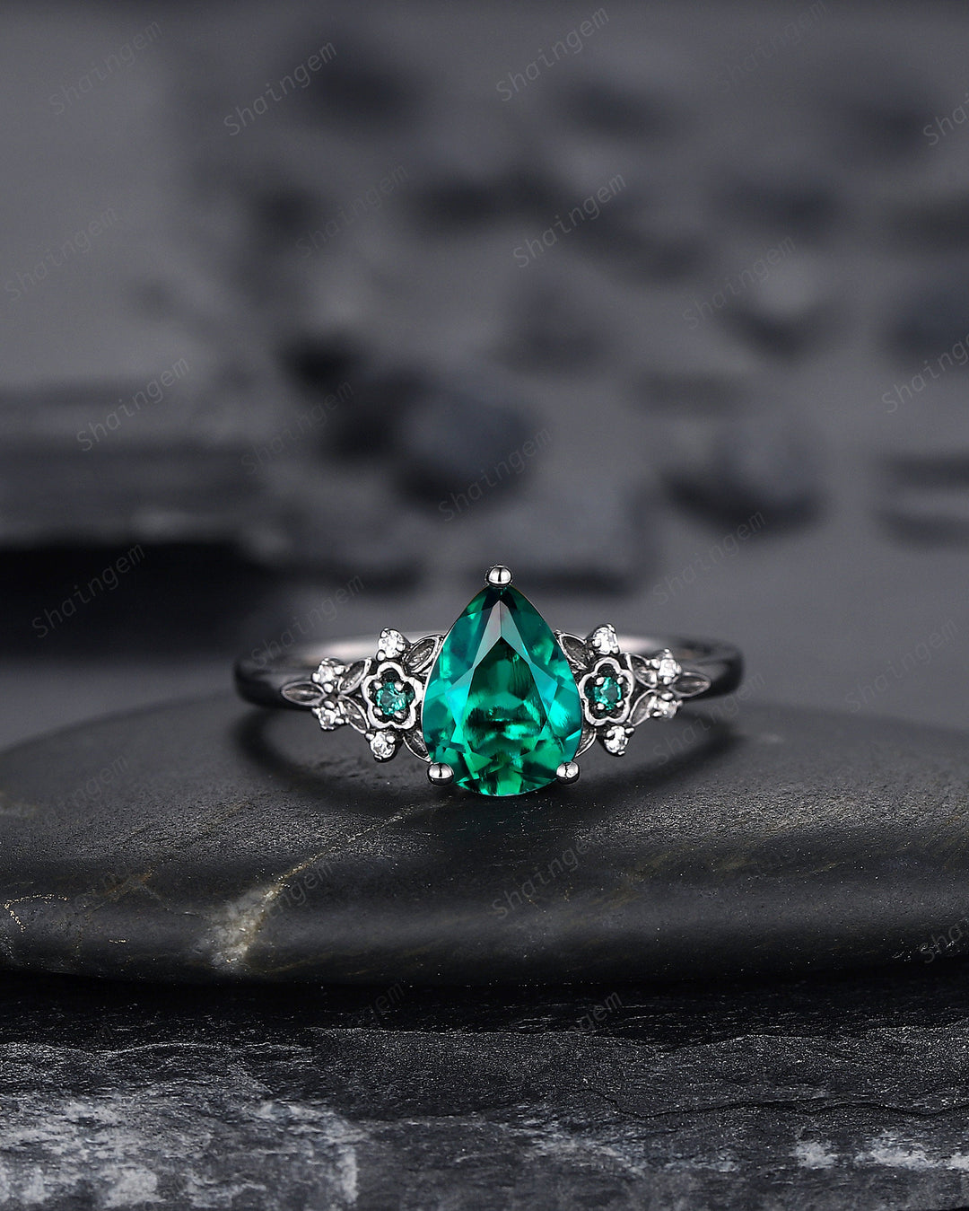 Vintage Black Gold Pear Shape Emerald Engagement Ring, Rhodium Black Emerald Wedding Set, Witchy Bridal Set Promise Ring Black Floral Ring - ShainJewelry