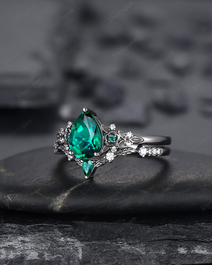 Vintage Black Gold Pear Shape Emerald Engagement Ring, Rhodium Black Emerald Wedding Set, Witchy Bridal Set Promise Ring Black Floral Ring - ShainJewelry