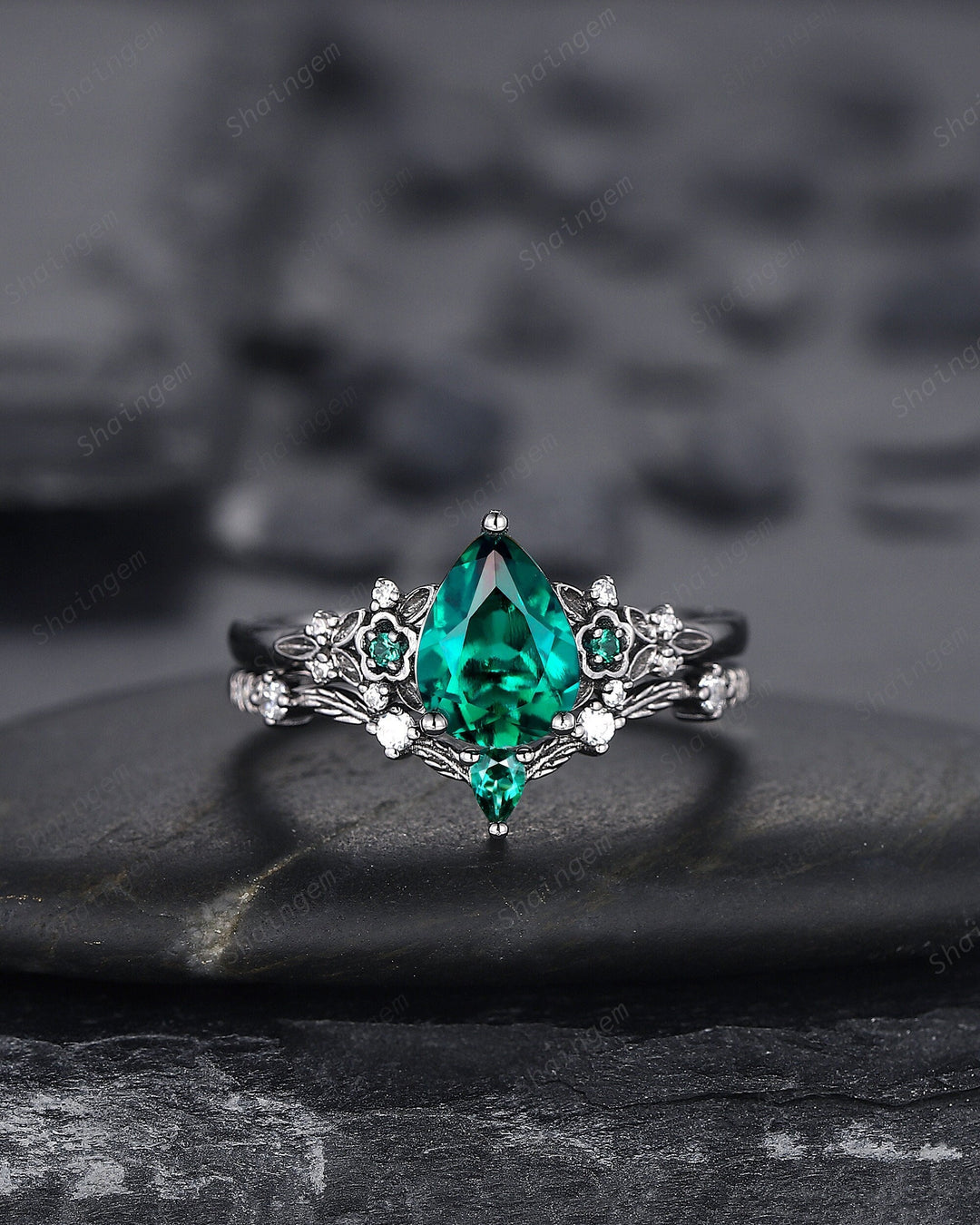 Vintage Black Gold Pear Shape Emerald Engagement Ring, Rhodium Black Emerald Wedding Set, Witchy Bridal Set Promise Ring Black Floral Ring - ShainJewelry