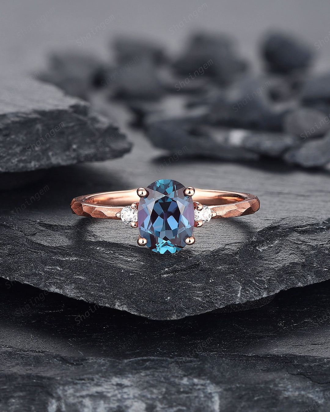 Unique Hammered Alexandrite Engagement Ring Set, Hand Forged 14K 18K Rose Gold Oval Shape Alexandrite Wedding Bridal Set Promise Ring Gift - ShainJewelry