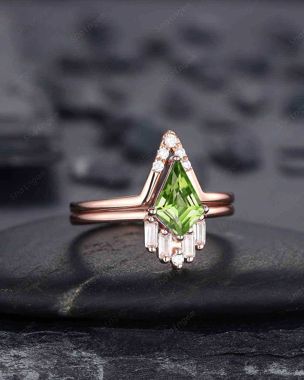 Vintage Kite Cut Peridot Engagement Ring Set, V Shape 14K Rose Gold Peridot Promise Ring, Green Peridot Bridal Set, Wedding Ring for Women - ShainJewelry