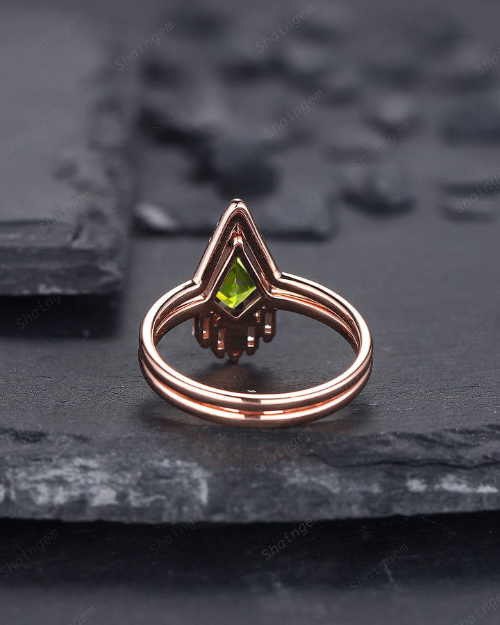 Vintage Kite Cut Peridot Engagement Ring Set, V Shape 14K Rose Gold Peridot Promise Ring, Green Peridot Bridal Set, Wedding Ring for Women - ShainJewelry