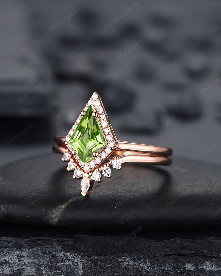 Vintage Kite Shape Peridot Halo Engagement Ring Set, V Shape 14K Rose Gold Peridot Promise Ring, Peridot Bridal Set, Wedding Ring Mom Gift - ShainJewelry