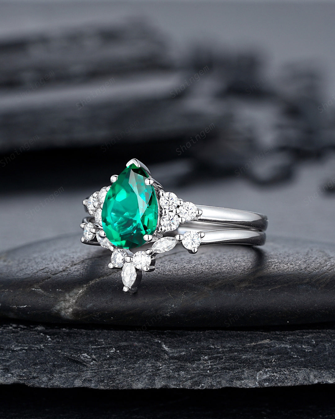 Vintage Pear Cut Emerald Engagement Ring Set, Unique Silver White Gold Wedding Ring Bridal Set May Birithstone Promise Anniversary Ring Gift - ShainJewelry