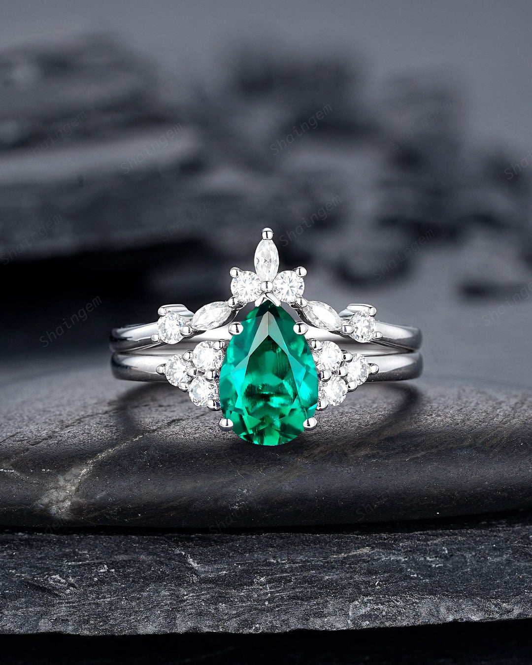Vintage Pear Cut Emerald Engagement Ring Set, Unique Silver White Gold Wedding Ring Bridal Set May Birithstone Promise Anniversary Ring Gift - ShainJewelry