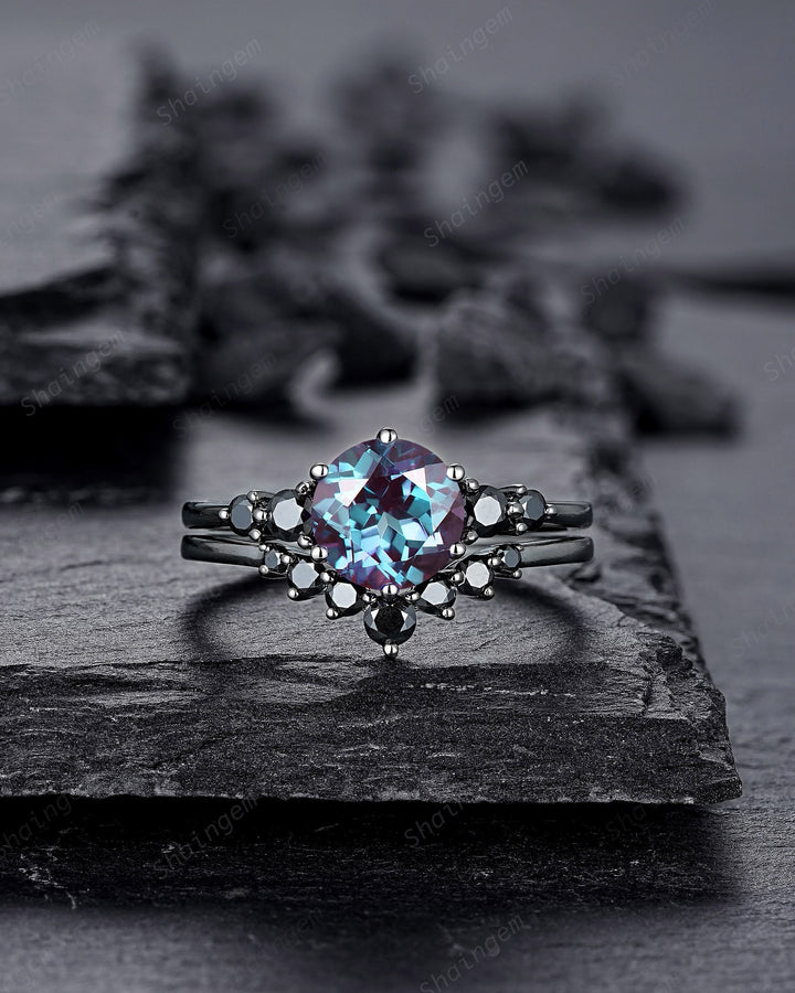 Vintage Black Gold Round Cut Alexandrite Engagement Ring, Rhodium Black Color Changing Stone Wedding Ring, Gothic Bridal Set Promise Ring - ShainJewelry