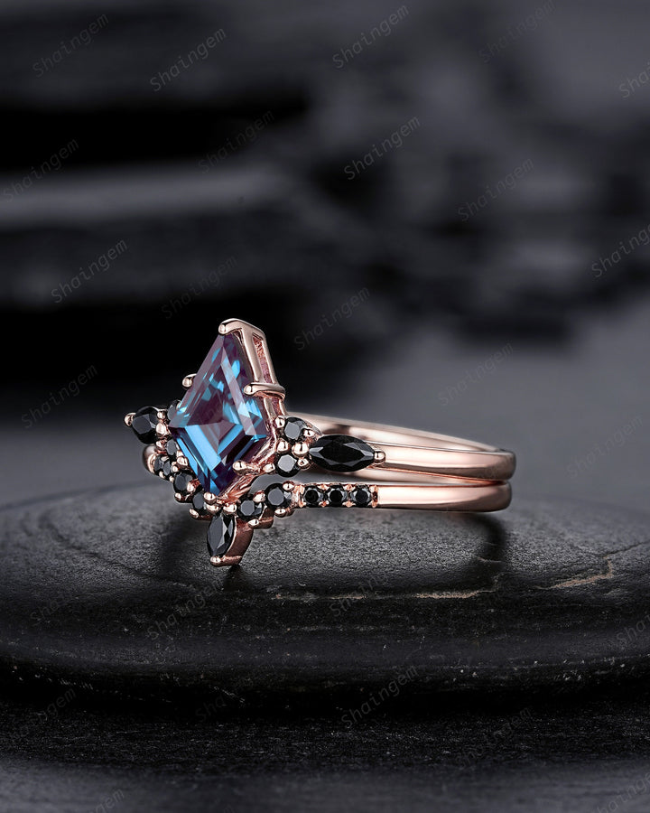 Vintage Kite Cut Alexandrite Engagement Ring Set, V Shape Rose Gold Black Moissanite Promise Ring, Bridal Set Wedding Ring Gift for Women - ShainJewelry