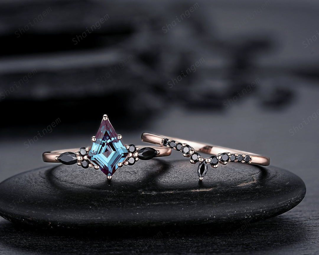 Vintage Kite Cut Alexandrite Engagement Ring Set, V Shape Rose Gold Black Moissanite Promise Ring, Bridal Set Wedding Ring Gift for Women - ShainJewelry