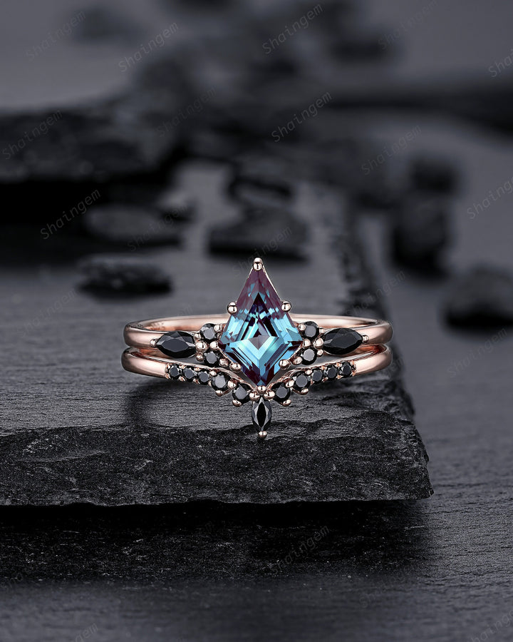 Vintage Kite Cut Alexandrite Engagement Ring Set, V Shape Rose Gold Black Moissanite Promise Ring, Bridal Set Wedding Ring Gift for Women - ShainJewelry