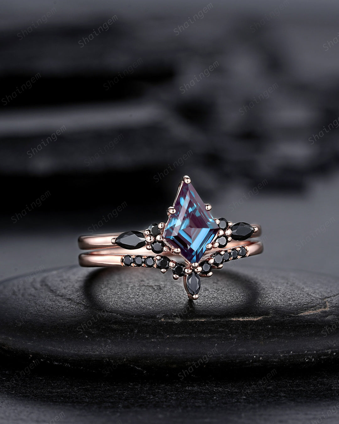 Vintage Kite Cut Alexandrite Engagement Ring Set, V Shape Rose Gold Black Moissanite Promise Ring, Bridal Set Wedding Ring Gift for Women - ShainJewelry