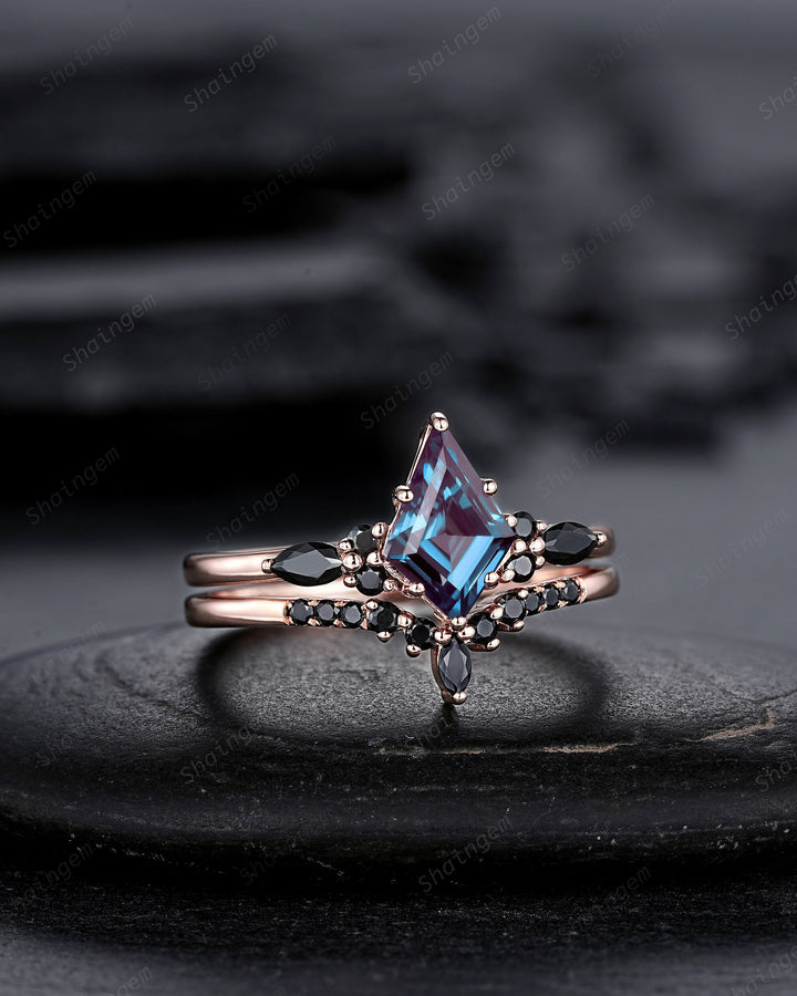Vintage Kite Cut Alexandrite Engagement Ring Set, V Shape Rose Gold Black Moissanite Promise Ring, Bridal Set Wedding Ring Gift for Women - ShainJewelry
