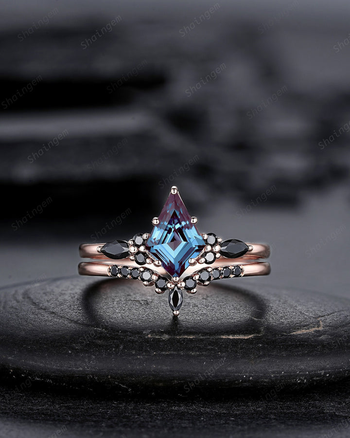 Vintage Kite Cut Alexandrite Engagement Ring Set, V Shape Rose Gold Black Moissanite Promise Ring, Bridal Set Wedding Ring Gift for Women - ShainJewelry