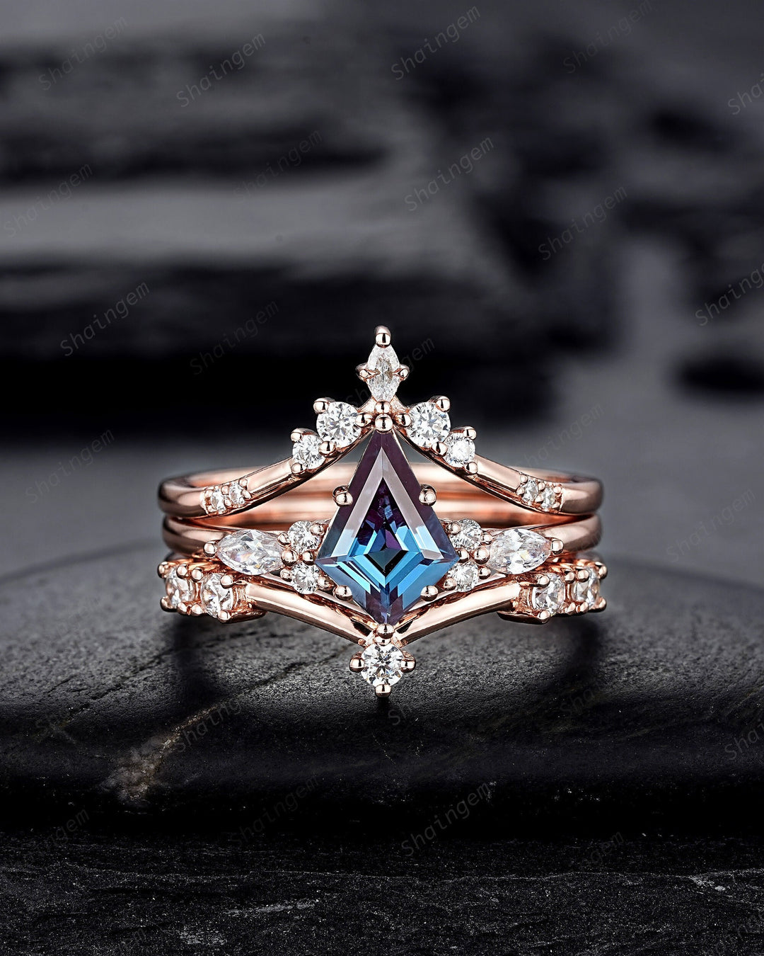 3PCS Vintage Kite Cut Alexandrite Engagement Ring Set, V Shape Rose Gold June Birthstone Promise Ring, Unique Curved Wedding Ring for Women - ShainJewelry