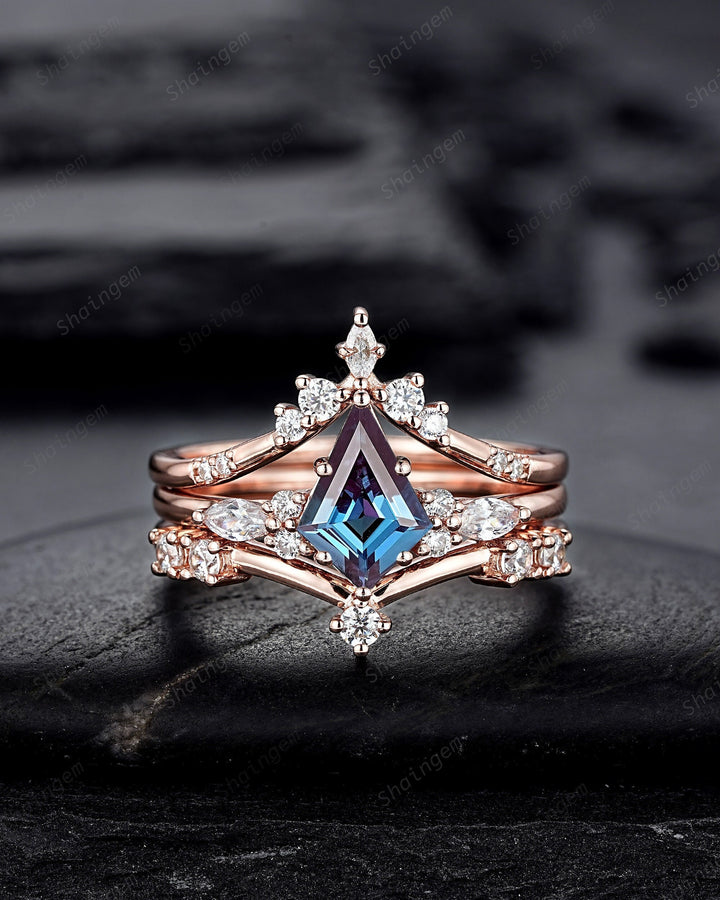 3PCS Vintage Kite Cut Alexandrite Engagement Ring Set, V Shape Rose Gold June Birthstone Promise Ring, Unique Curved Wedding Ring for Women - ShainJewelry
