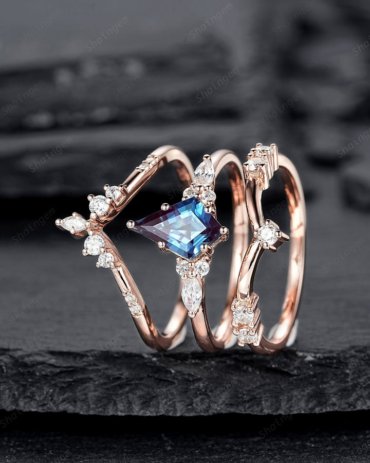 3PCS Vintage Kite Cut Alexandrite Engagement Ring Set, V Shape Rose Gold June Birthstone Promise Ring, Unique Curved Wedding Ring for Women - ShainJewelry