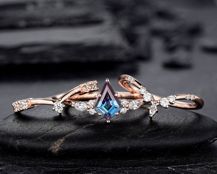3PCS Vintage Kite Cut Alexandrite Engagement Ring Set, V Shape Rose Gold June Birthstone Promise Ring, Unique Curved Wedding Ring for Women - ShainJewelry