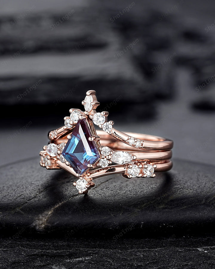 3PCS Vintage Kite Cut Alexandrite Engagement Ring Set, V Shape Rose Gold June Birthstone Promise Ring, Unique Curved Wedding Ring for Women - ShainJewelry