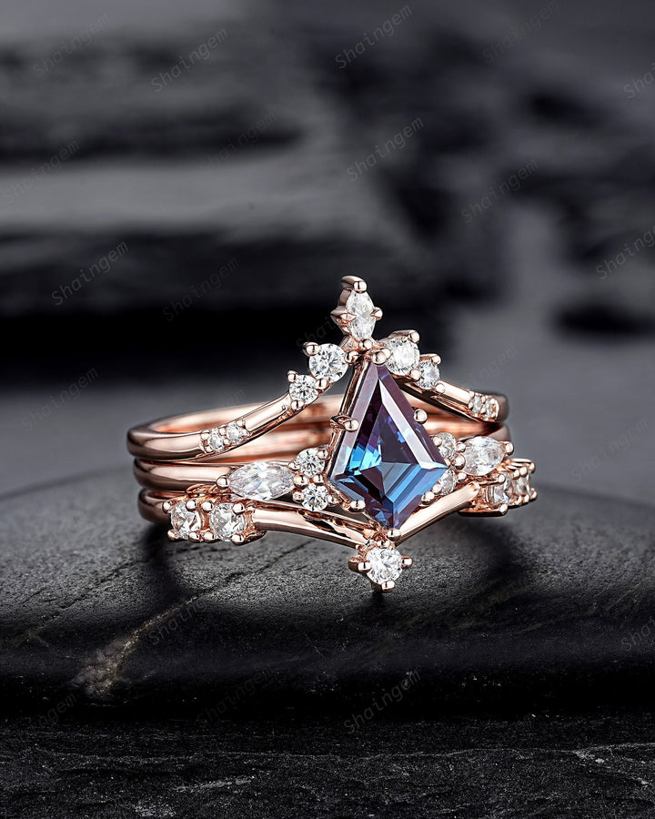 3PCS Vintage Kite Cut Alexandrite Engagement Ring Set, V Shape Rose Gold June Birthstone Promise Ring, Unique Curved Wedding Ring for Women - ShainJewelry