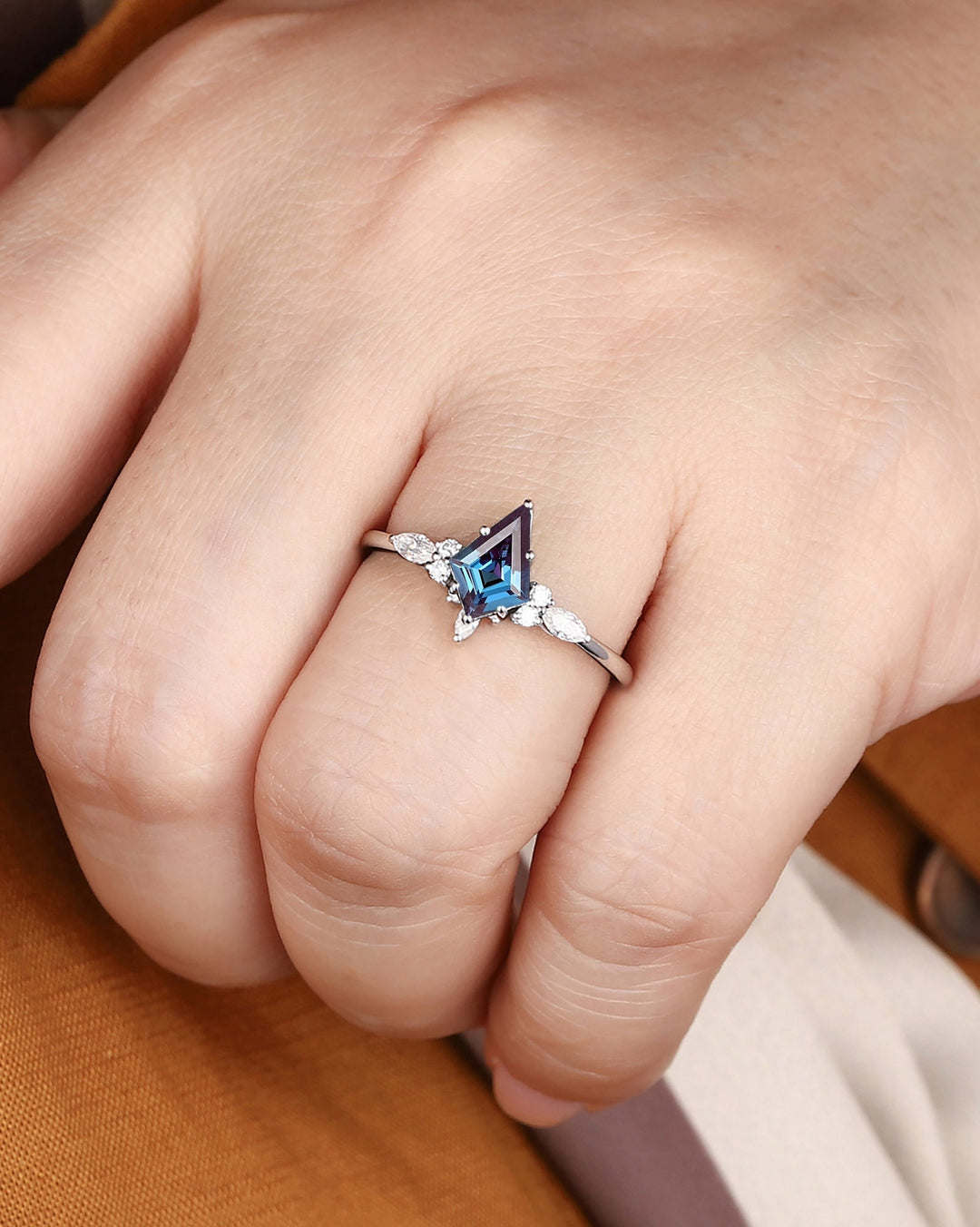 3PCS Vintage Kite Cut Alexandrite Engagement Ring Set, V Shape Rose Gold June Birthstone Promise Ring, Unique Curved Wedding Ring for Women - ShainJewelry