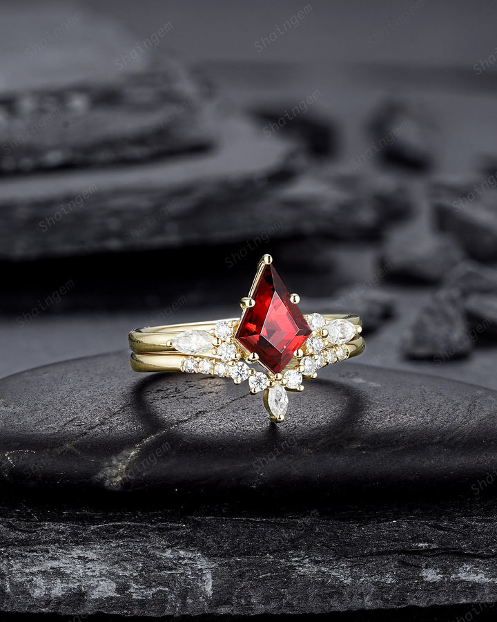 Vintage Kite Cut Garnet and Diamonet Engagement Ring Set, Unique 14K 18K Yellow Gold Garnet Promise Ring, Wedding Ring Set Gift for Women - ShainJewelry