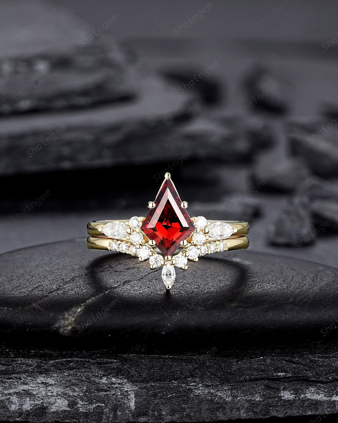 Vintage Kite Cut Garnet and Diamonet Engagement Ring Set, Unique 14K 18K Yellow Gold Garnet Promise Ring, Wedding Ring Set Gift for Women - ShainJewelry