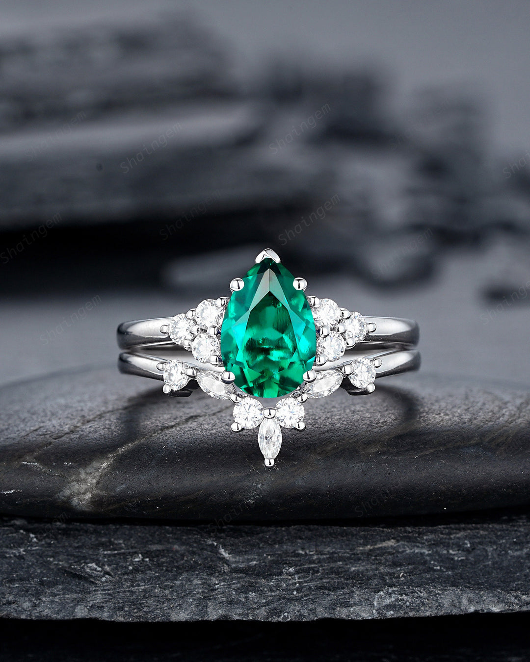 Vintage Pear Cut Emerald Engagement Ring Set, Unique Silver White Gold Wedding Ring Bridal Set May Birithstone Promise Anniversary Ring Gift - ShainJewelry