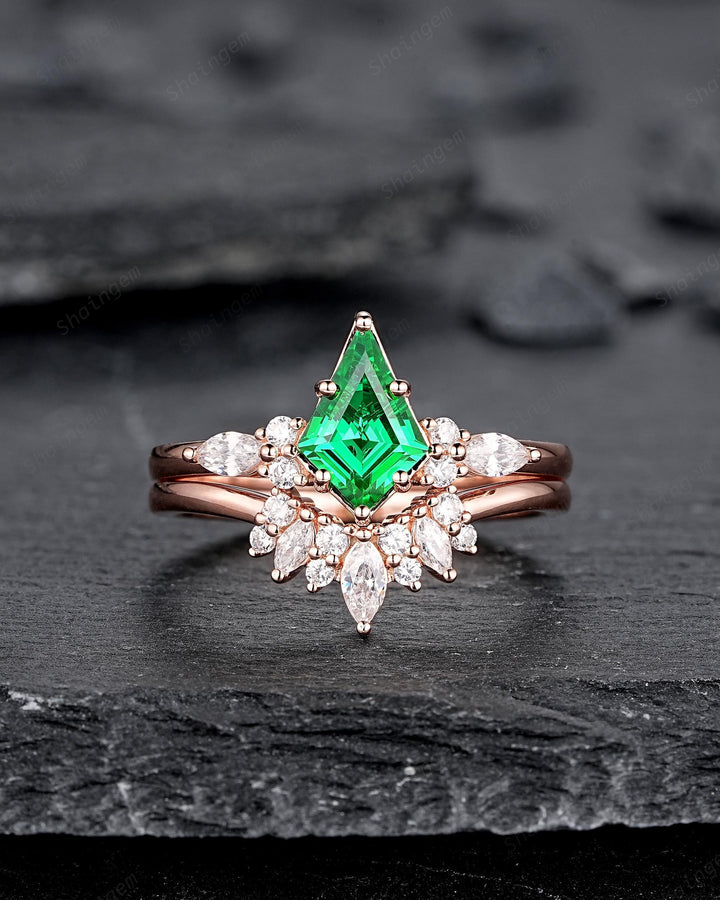 Vintage Kite Cut Green Garnet Engagement Ring Unique Rose Gold Chevron Wedding Set Cluster Promise Ring Gift January Birthstone for Women - ShainJewelry