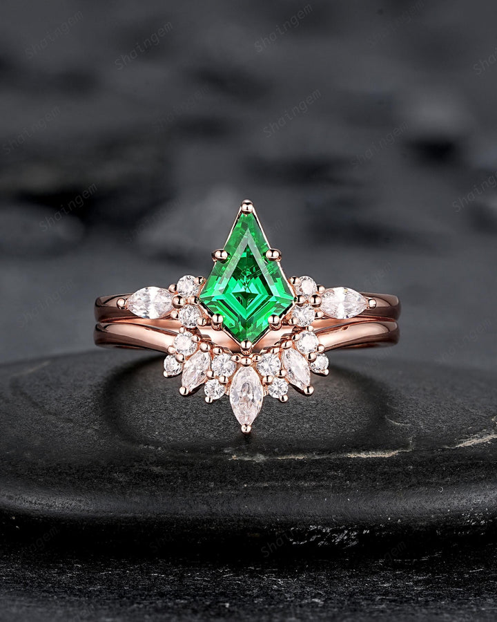 Vintage Kite Cut Green Garnet Engagement Ring Unique Rose Gold Chevron Wedding Set Cluster Promise Ring Gift January Birthstone for Women - ShainJewelry