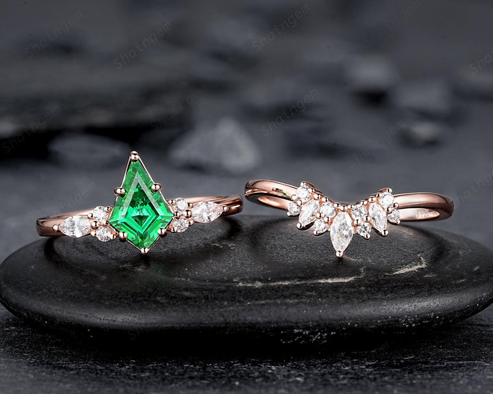 Vintage Kite Cut Green Garnet Engagement Ring Unique Rose Gold Chevron Wedding Set Cluster Promise Ring Gift January Birthstone for Women - ShainJewelry